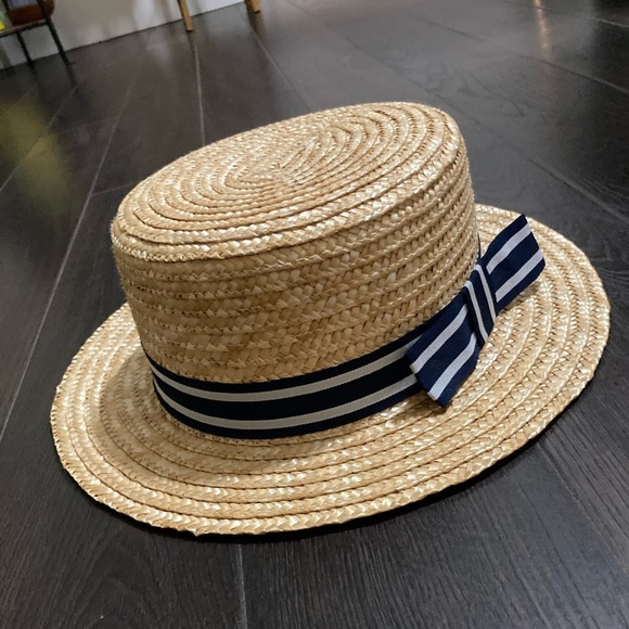 Beautiful & elegant Andrey Hepburn style 100% straw hat- bought from Holt Refrew - Picture 2 of 3